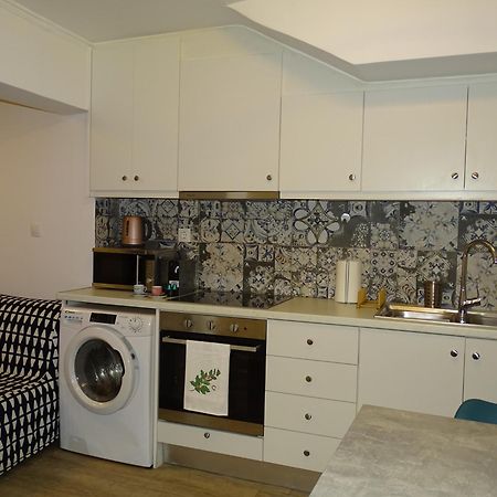 Stylish, Comfortable, Basement Loft-Like Apartment With Amenities 아테네 외부 사진