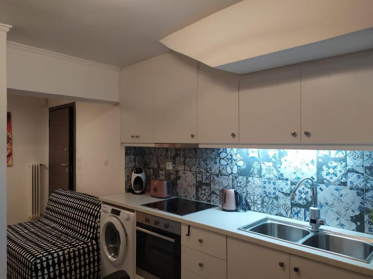 Stylish, Comfortable, Basement Loft-Like Apartment With Amenities 아테네 외부 사진