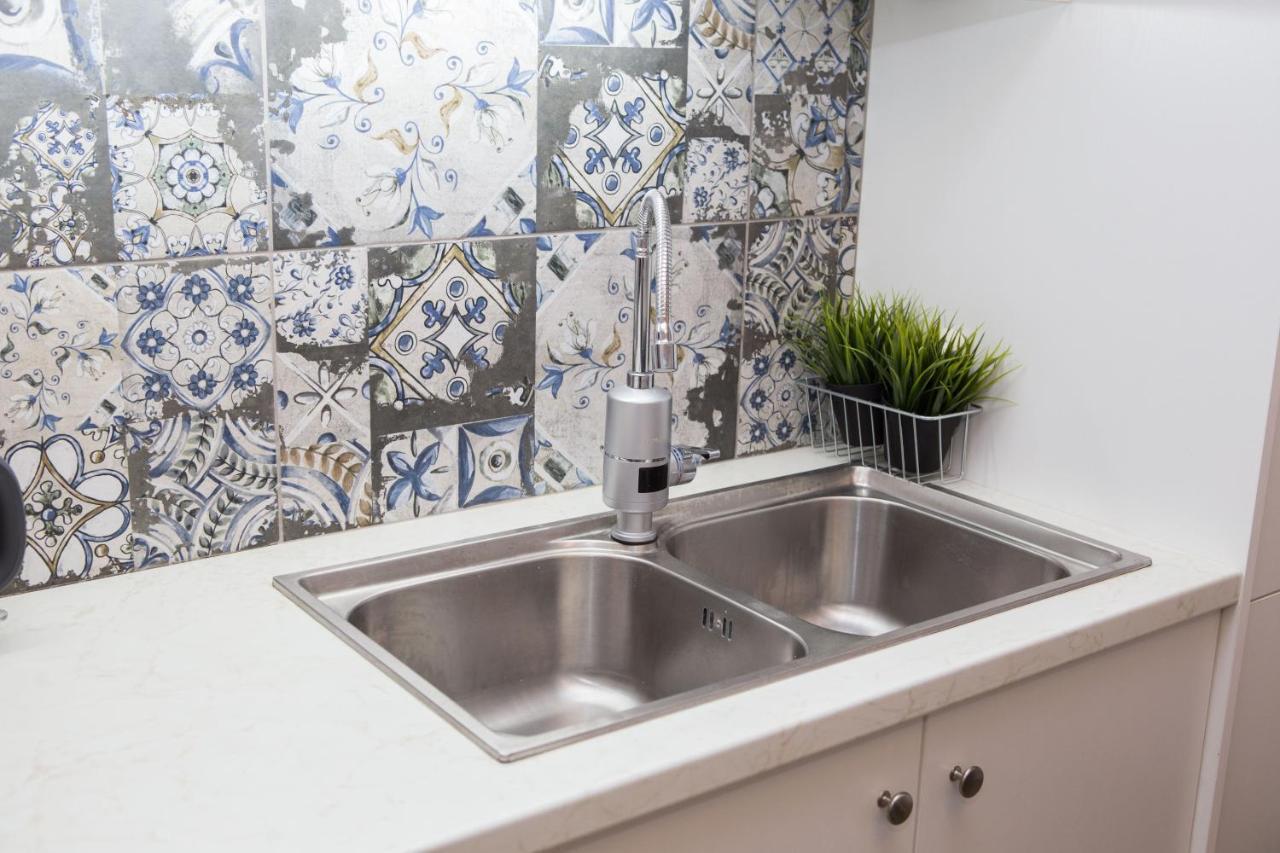 Stylish, Comfortable, Basement Loft-Like Apartment With Amenities 아테네 외부 사진