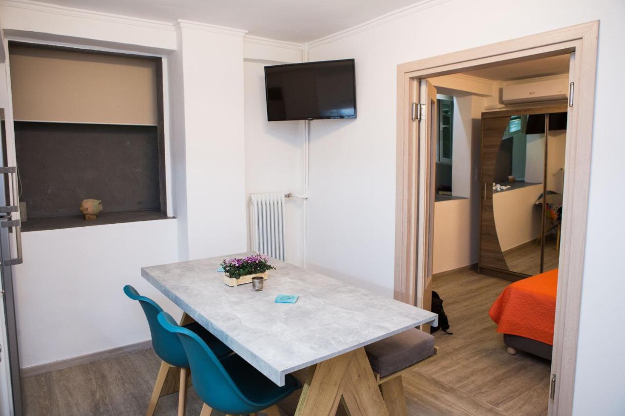 Stylish, Comfortable, Basement Loft-Like Apartment With Amenities 아테네 외부 사진