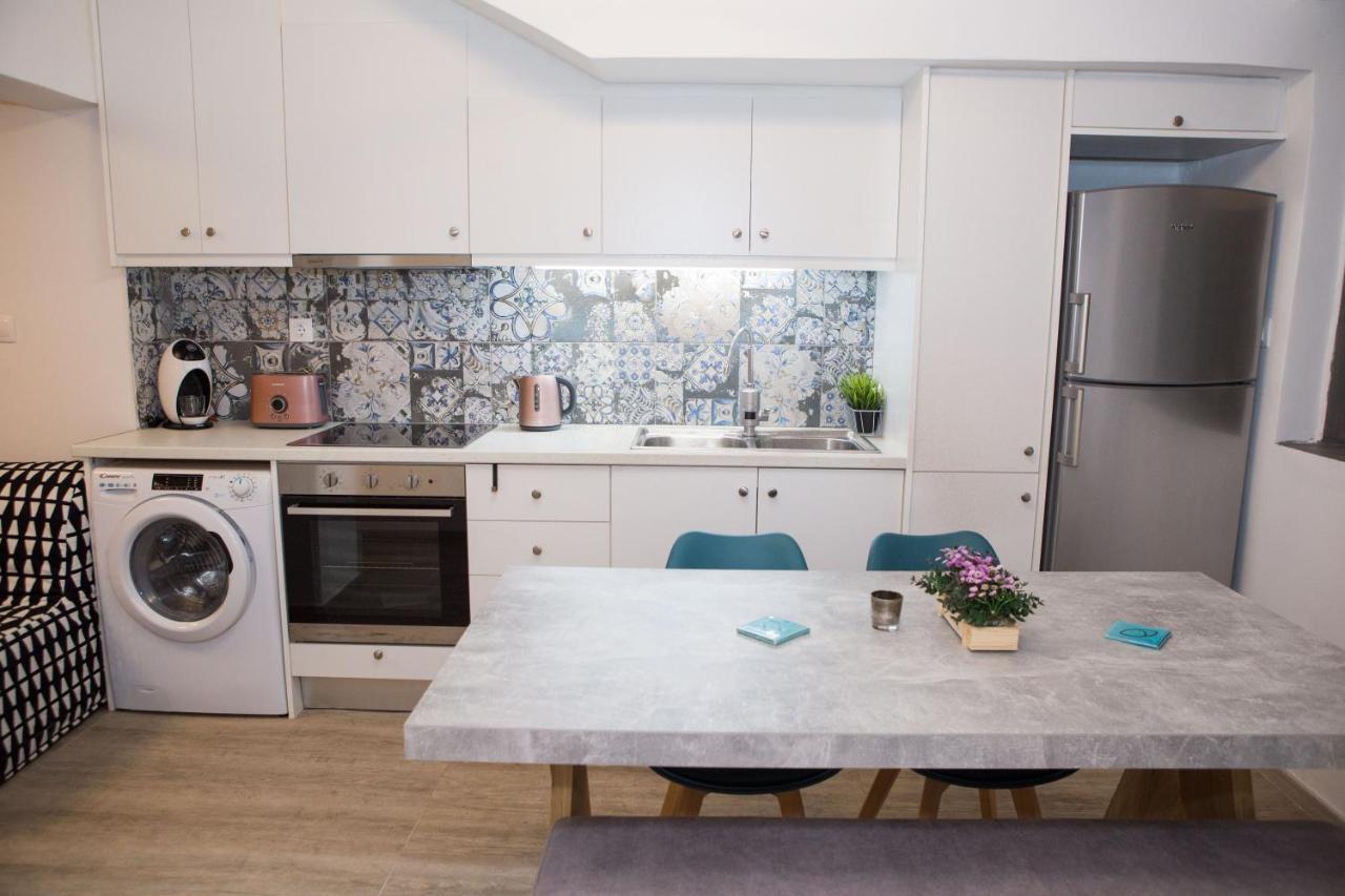 Stylish, Comfortable, Basement Loft-Like Apartment With Amenities 아테네 외부 사진
