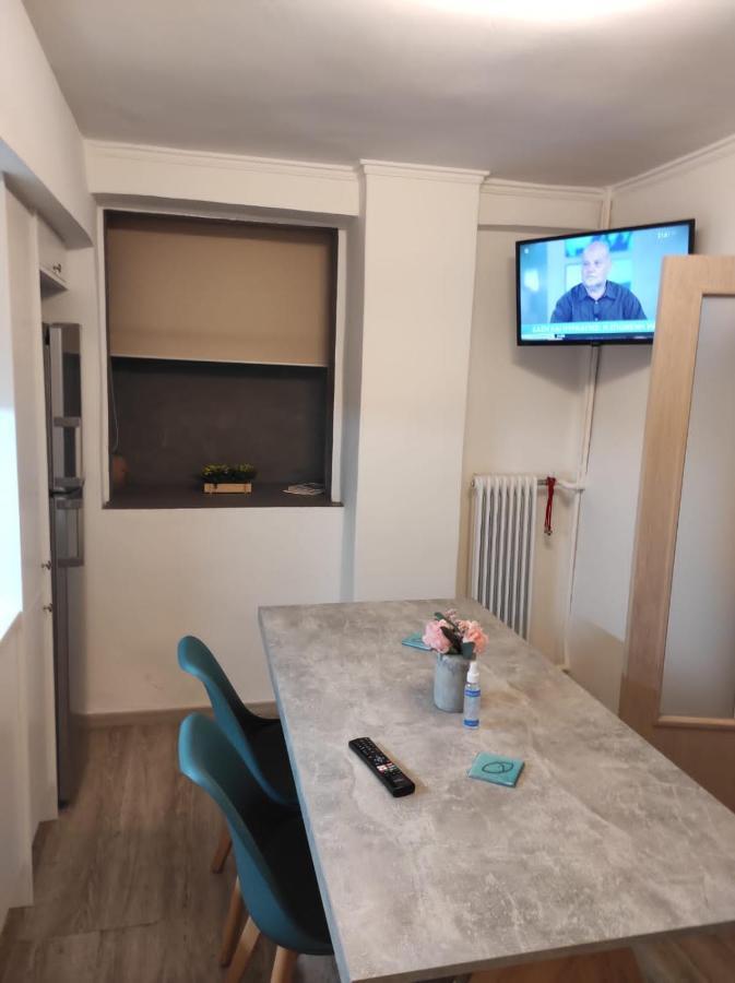 Stylish, Comfortable, Basement Loft-Like Apartment With Amenities 아테네 외부 사진