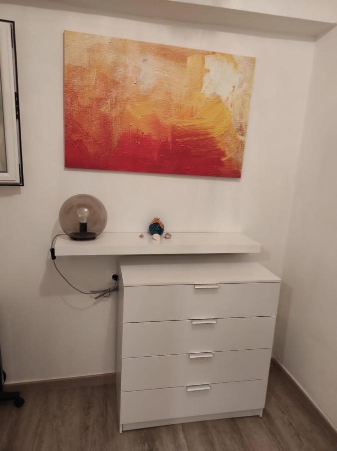 Stylish, Comfortable, Basement Loft-Like Apartment With Amenities 아테네 외부 사진