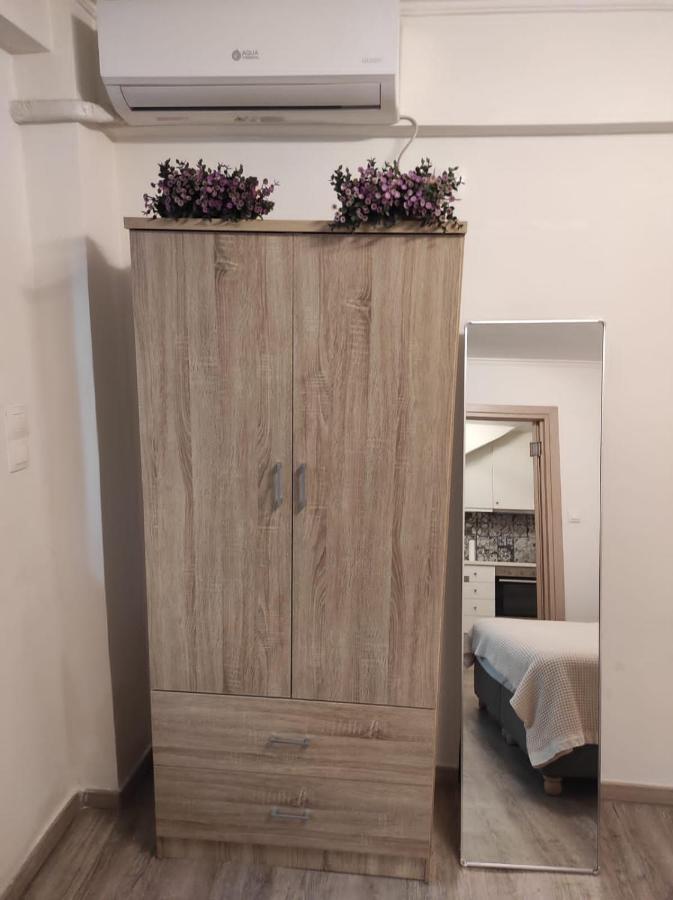 Stylish, Comfortable, Basement Loft-Like Apartment With Amenities 아테네 외부 사진