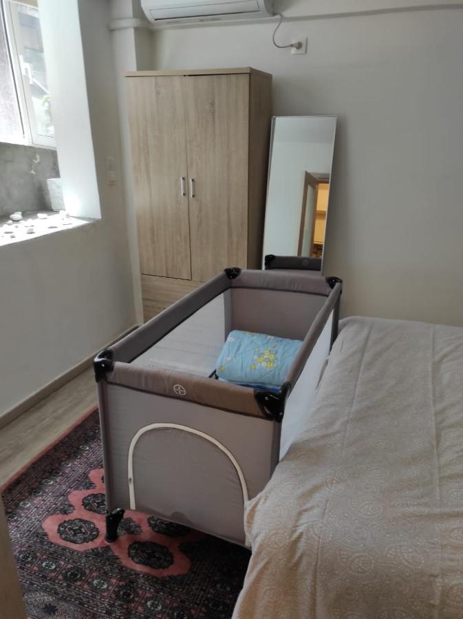 Stylish, Comfortable, Basement Loft-Like Apartment With Amenities 아테네 외부 사진