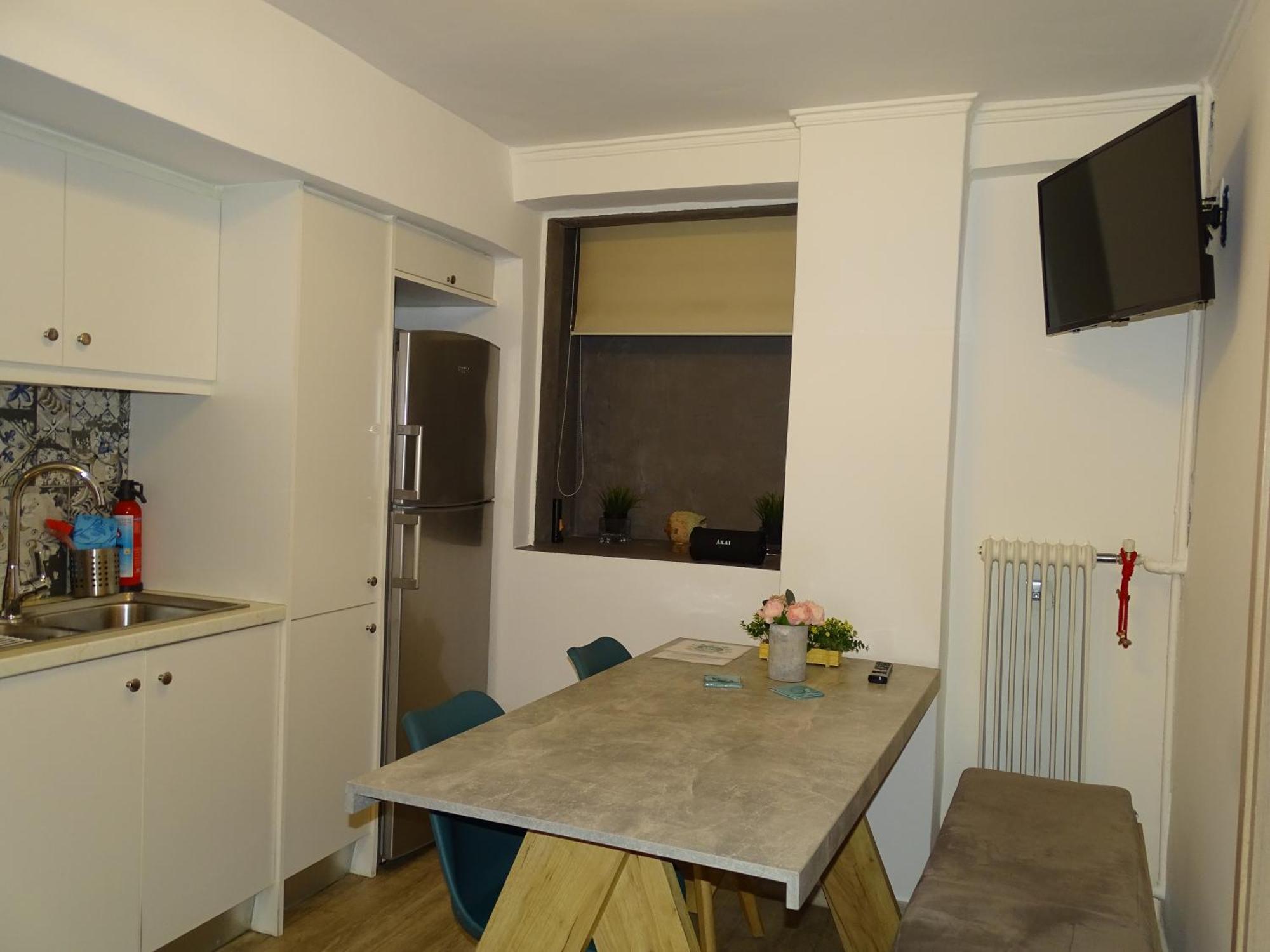 Stylish, Comfortable, Basement Loft-Like Apartment With Amenities 아테네 외부 사진