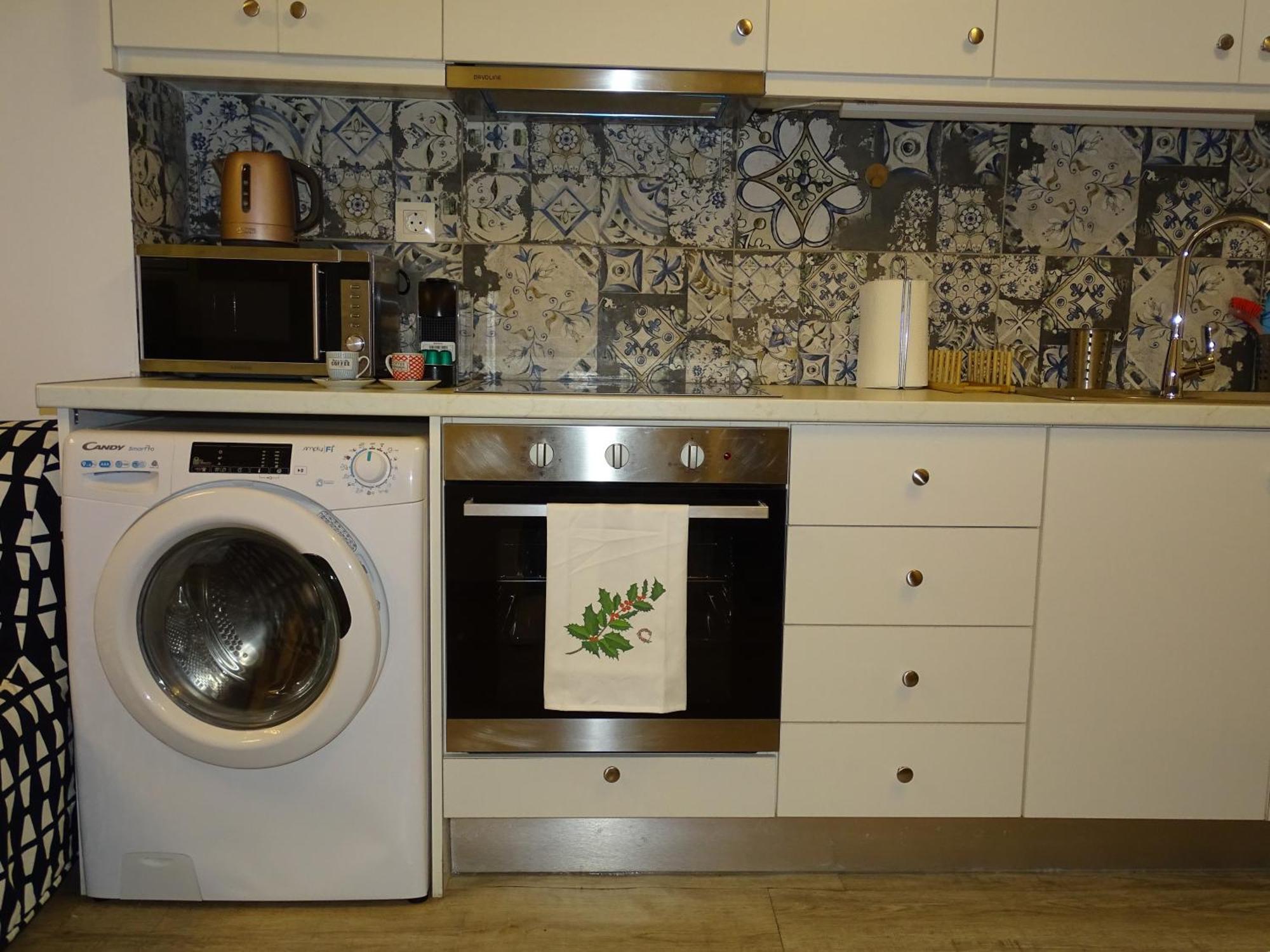Stylish, Comfortable, Basement Loft-Like Apartment With Amenities 아테네 외부 사진