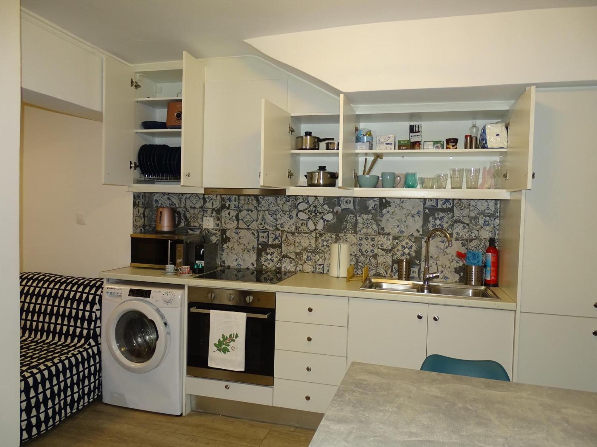 Stylish, Comfortable, Basement Loft-Like Apartment With Amenities 아테네 외부 사진